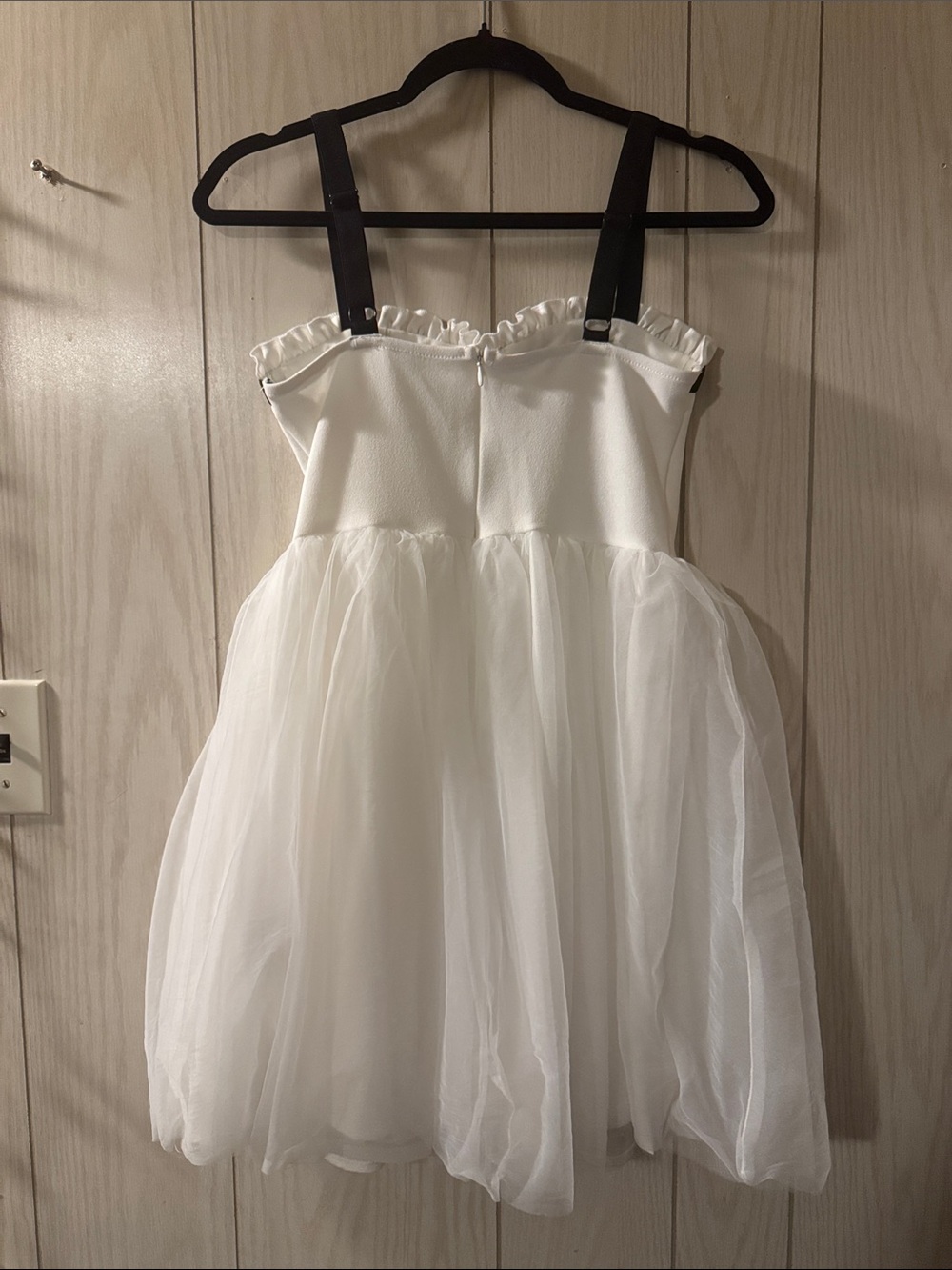 SHEIN White Dress with Sweet Heart Neck Line - Picture 2 of 3
